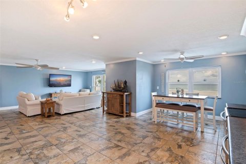 Condo in Saint Pete Beach, Florida, 2 bedrooms  № 1901599 - photo 16
