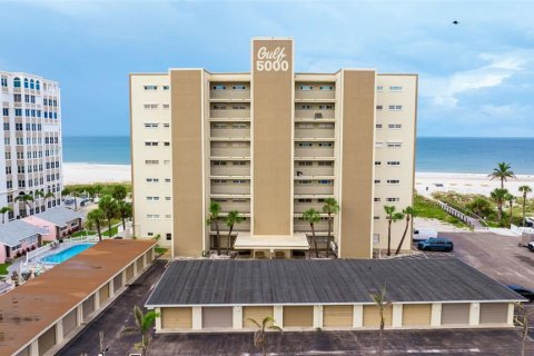Condo in Saint Pete Beach, Florida, 2 bedrooms  № 1901599 - photo 1