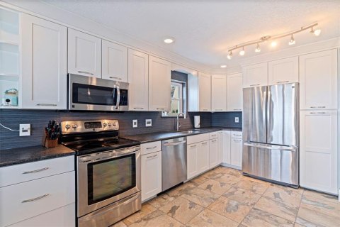 Condo in Saint Pete Beach, Florida, 2 bedrooms  № 1901599 - photo 15