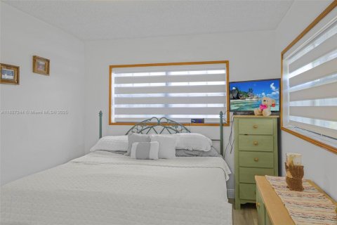 House in Cutler Bay, Florida 3 bedrooms, 179.12 sq.m. № 1799543 - photo 18