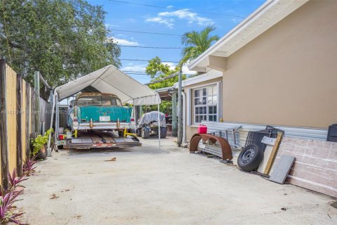 House in Cutler Bay, Florida 3 bedrooms, 179.12 sq.m. № 1799543 - photo 25