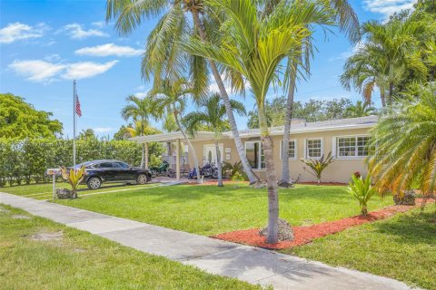 House in Cutler Bay, Florida 3 bedrooms, 179.12 sq.m. № 1799543 - photo 4