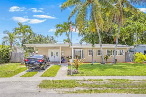 House in Cutler Bay, Florida 3 bedrooms, 179.12 sq.m. № 1799543 - photo 2