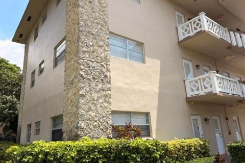 Condo in Lauderdale Lakes, Florida, 2 bedrooms № 2083778 - photo 4