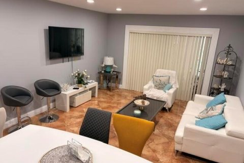 Condo in Lauderdale Lakes, Florida, 2 bedrooms № 2083778 - photo 29