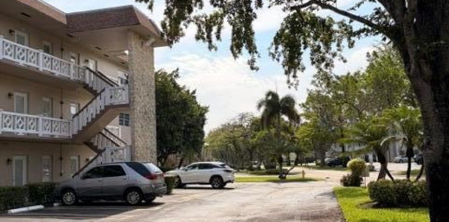 Condo in Lauderdale Lakes, Florida, 2 bedrooms № 2083778