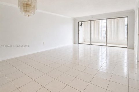 Copropriété à louer à Tamarac, Floride: 2 chambres, 95.22 m2 № 2348579 - photo 2