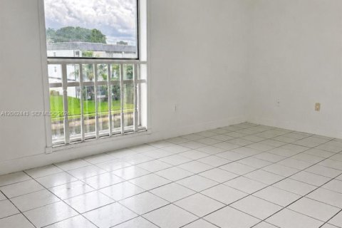 Copropriété à louer à Tamarac, Floride: 2 chambres, 95.22 m2 № 2348579 - photo 7