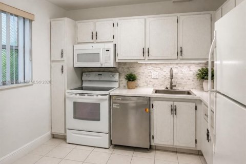 Copropriété à louer à Tamarac, Floride: 2 chambres, 95.22 m2 № 2348579 - photo 5