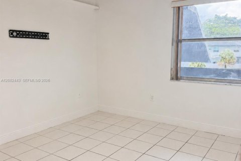 Copropriété à louer à Tamarac, Floride: 2 chambres, 95.22 m2 № 2348579 - photo 11