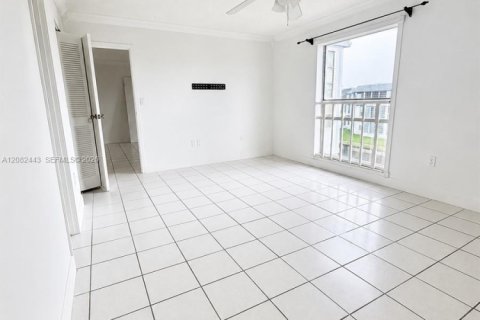 Copropriété à louer à Tamarac, Floride: 2 chambres, 95.22 m2 № 2348579 - photo 8
