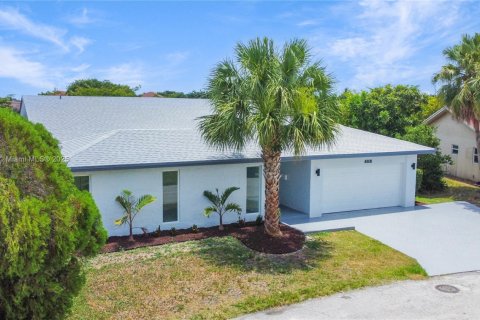 House in Tamarac, Florida 4 bedrooms, 249.91 sq.m. № 1820266 - photo 6