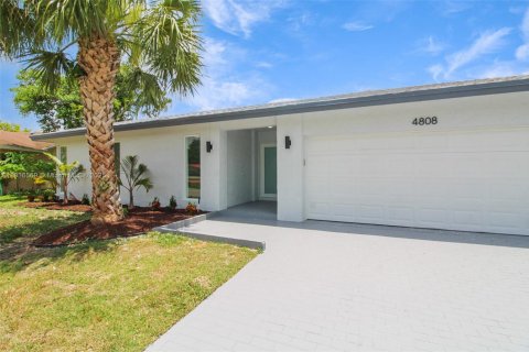 House in Tamarac, Florida 4 bedrooms, 249.91 sq.m. № 1820266 - photo 3