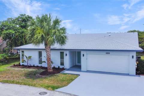 House in Tamarac, Florida 4 bedrooms, 249.91 sq.m. № 1820266 - photo 5