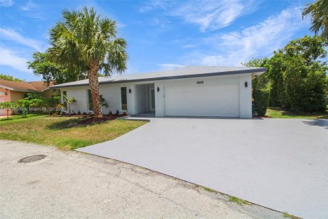 House in Tamarac, Florida 4 bedrooms, 249.91 sq.m. № 1820266 - photo 1