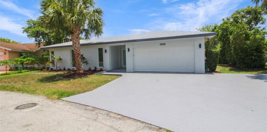 House in Tamarac, Florida 4 bedrooms, 249.91 sq.m. № 1820266