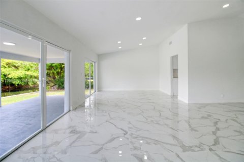 House in Tamarac, Florida 4 bedrooms, 249.91 sq.m. № 1820266 - photo 21
