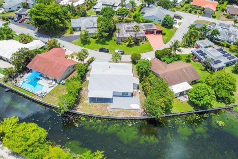 House in Tamarac, Florida 4 bedrooms, 249.91 sq.m. № 1820266 - photo 7