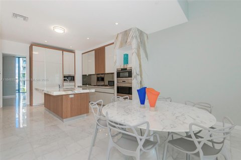 Copropriété à louer à Miami, Floride: 3 chambres, 235.23 m2 № 1960987 - photo 10