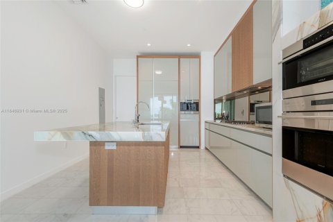 Copropriété à louer à Miami, Floride: 3 chambres, 235.23 m2 № 1960987 - photo 12