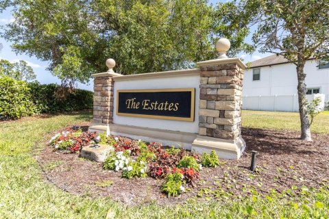 House in New Port Richey, Florida 3 bedrooms, 168.15 sq.m. № 1613677 - photo 2