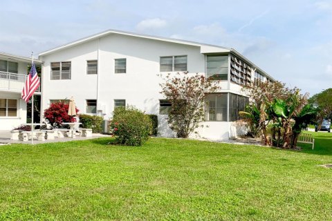Condo in West Palm Beach, Florida, 2 bedrooms  № 1057922 - photo 1