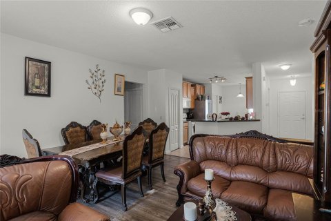 House in Orlando, Florida 4 bedrooms, 143.91 sq.m. № 1564635 - photo 6