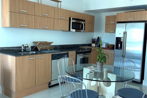 Condominio en venta en Miami, Florida, 1 dormitorio, 65.4 m2 № 1952040 - foto 2