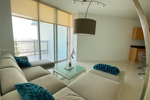 Condominio en venta en Miami, Florida, 1 dormitorio, 65.4 m2 № 1952040 - foto 1
