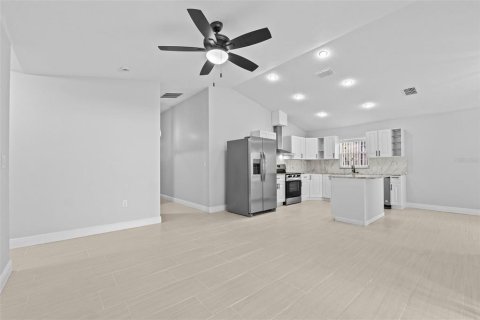 House in Winter Haven, Florida 3 bedrooms, 144.93 sq.m. № 1904692 - photo 10