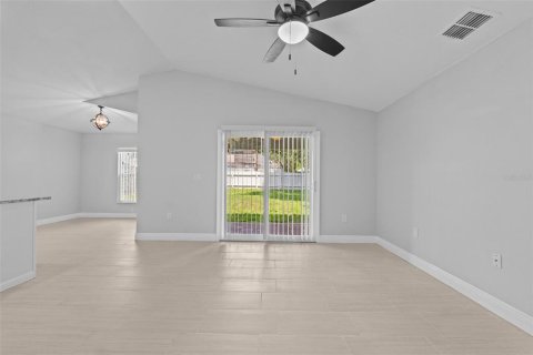 House in Winter Haven, Florida 3 bedrooms, 144.93 sq.m. № 1904692 - photo 7