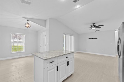 House in Winter Haven, Florida 3 bedrooms, 144.93 sq.m. № 1904692 - photo 19