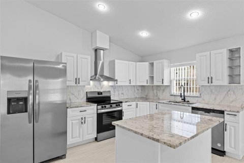 House in Winter Haven, Florida 3 bedrooms, 144.93 sq.m. № 1904692 - photo 13
