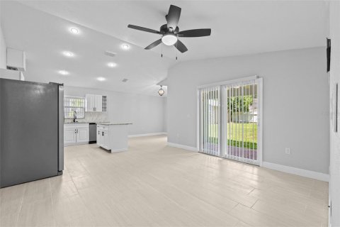 House in Winter Haven, Florida 3 bedrooms, 144.93 sq.m. № 1904692 - photo 9