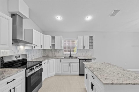 House in Winter Haven, Florida 3 bedrooms, 144.93 sq.m. № 1904692 - photo 18