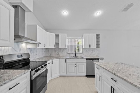 House in Winter Haven, Florida 3 bedrooms, 144.93 sq.m. № 1904692 - photo 17