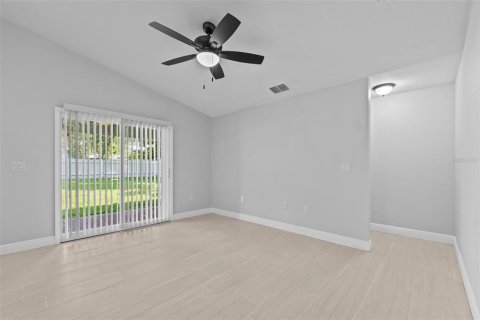 House in Winter Haven, Florida 3 bedrooms, 144.93 sq.m. № 1904692 - photo 5