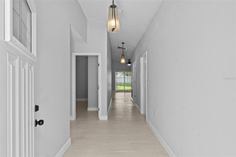 House in Winter Haven, Florida 3 bedrooms, 144.93 sq.m. № 1904692 - photo 4