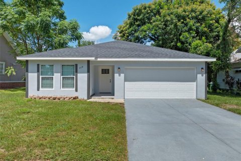 House in Winter Haven, Florida 3 bedrooms, 144.93 sq.m. № 1904692 - photo 2