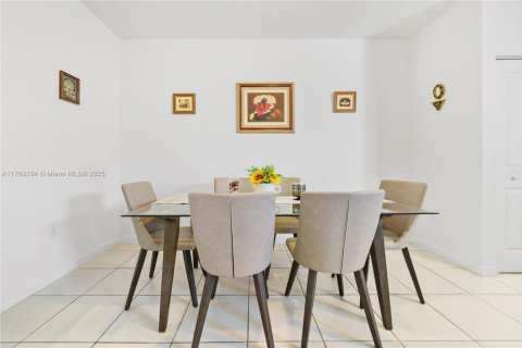 Touwnhouse à vendre à Homestead, Floride: 3 chambres, 149.76 m2 № 1705133 - photo 6