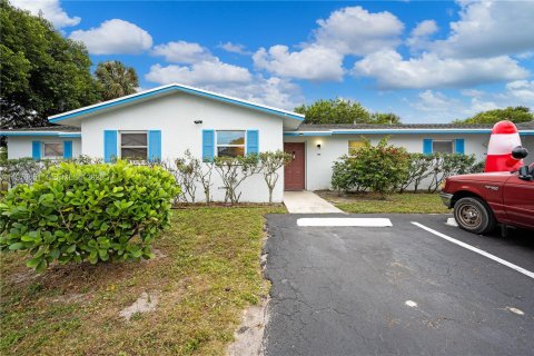 House in West Palm Beach, Florida 2 bedrooms, 1208.01 sq.m. № 2044478 - photo 11