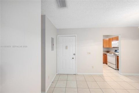 House in West Palm Beach, Florida 2 bedrooms, 1208.01 sq.m. № 2044478 - photo 2