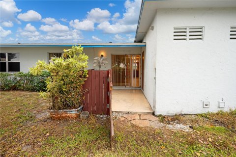 House in West Palm Beach, Florida 2 bedrooms, 1208.01 sq.m. № 2044478 - photo 10