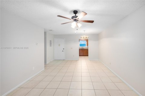 House in West Palm Beach, Florida 2 bedrooms, 1208.01 sq.m. № 2044478 - photo 3
