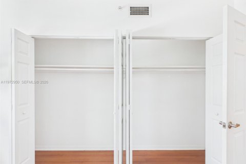 Condominio en alquiler en Miami, Florida, 2 dormitorios, 100.98 m2 № 2032989 - foto 19
