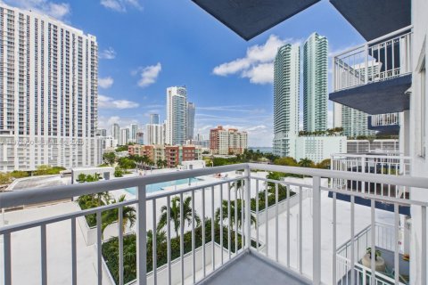 Condominio en alquiler en Miami, Florida, 2 dormitorios, 100.98 m2 № 2032989 - foto 23