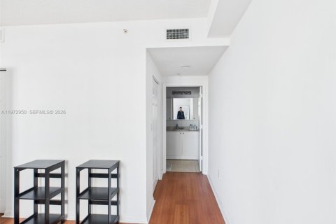 Copropriété à louer à Miami, Floride: 2 chambres, 100.98 m2 № 2032989 - photo 9