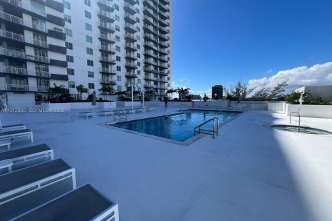 Copropriété à louer à Miami, Floride: 2 chambres, 100.98 m2 № 2032989 - photo 13