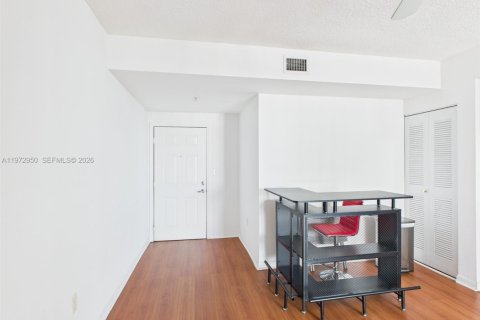 Copropriété à louer à Miami, Floride: 2 chambres, 100.98 m2 № 2032989 - photo 2