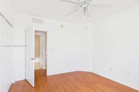 Condominio en alquiler en Miami, Florida, 2 dormitorios, 100.98 m2 № 2032989 - foto 21